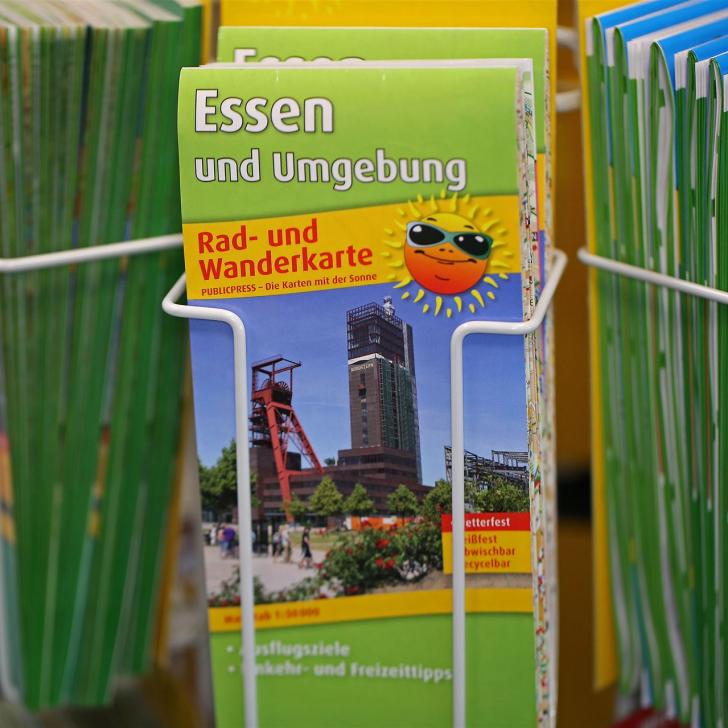 Ständer mit Fahrradkarten